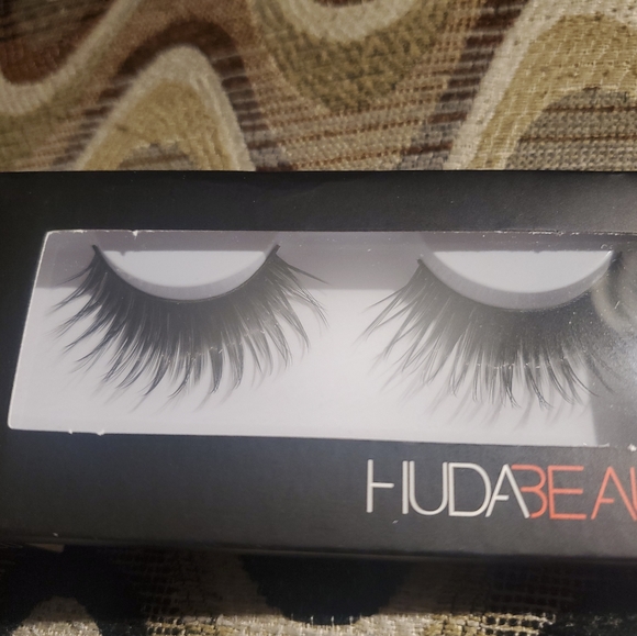 Huda Beauty Lashes (Choose your Style) - Picture 2 of 7